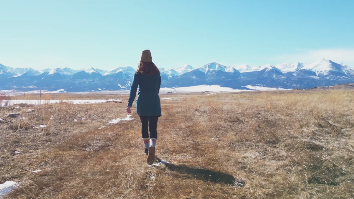 Carica il video: Fleece dress hoodie